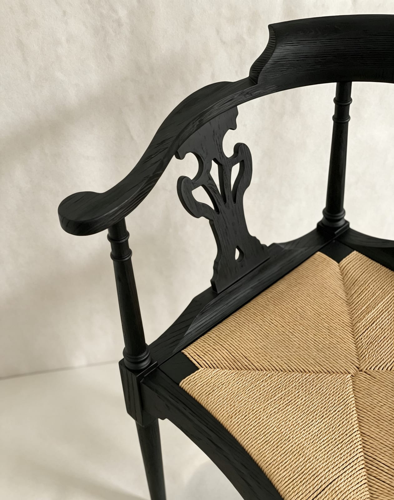 CORNER CHAIR