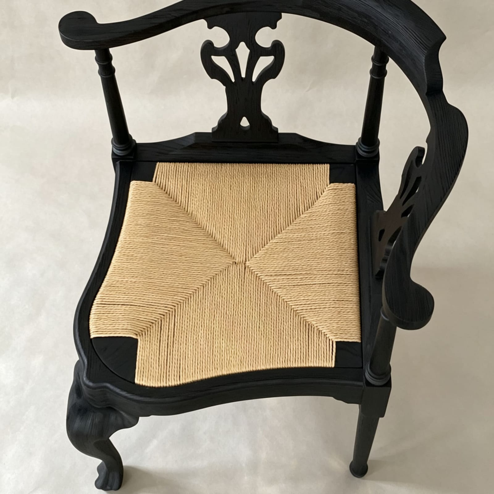 CORNER CHAIR