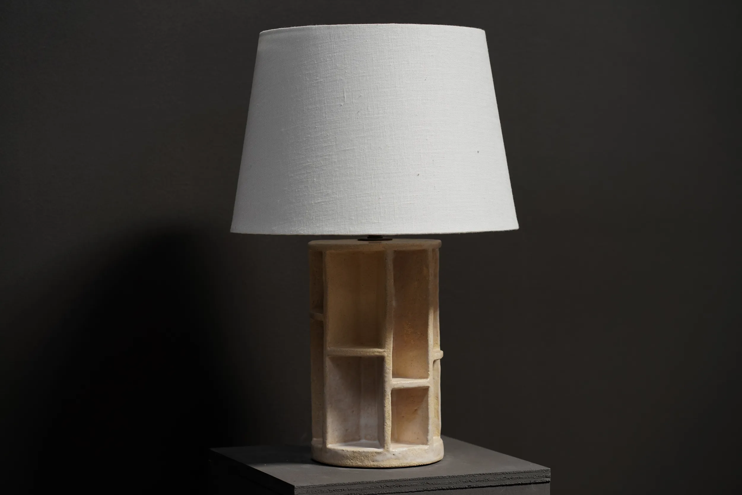 Sculptural Lamp - Round Creme	