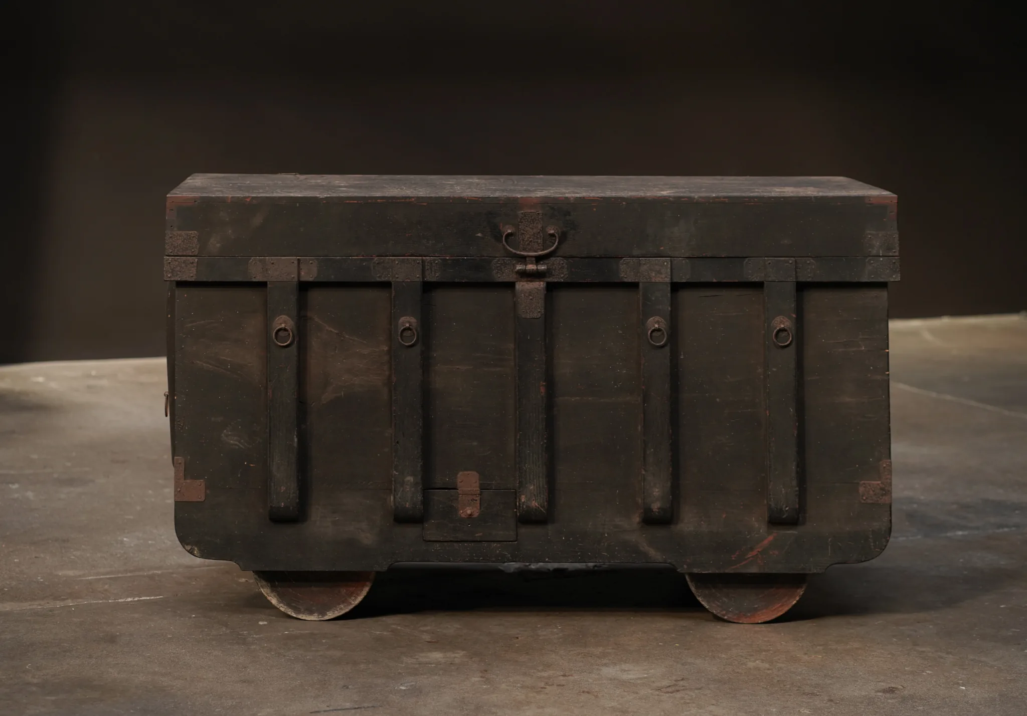Noir Trunk on Wheels, Japan