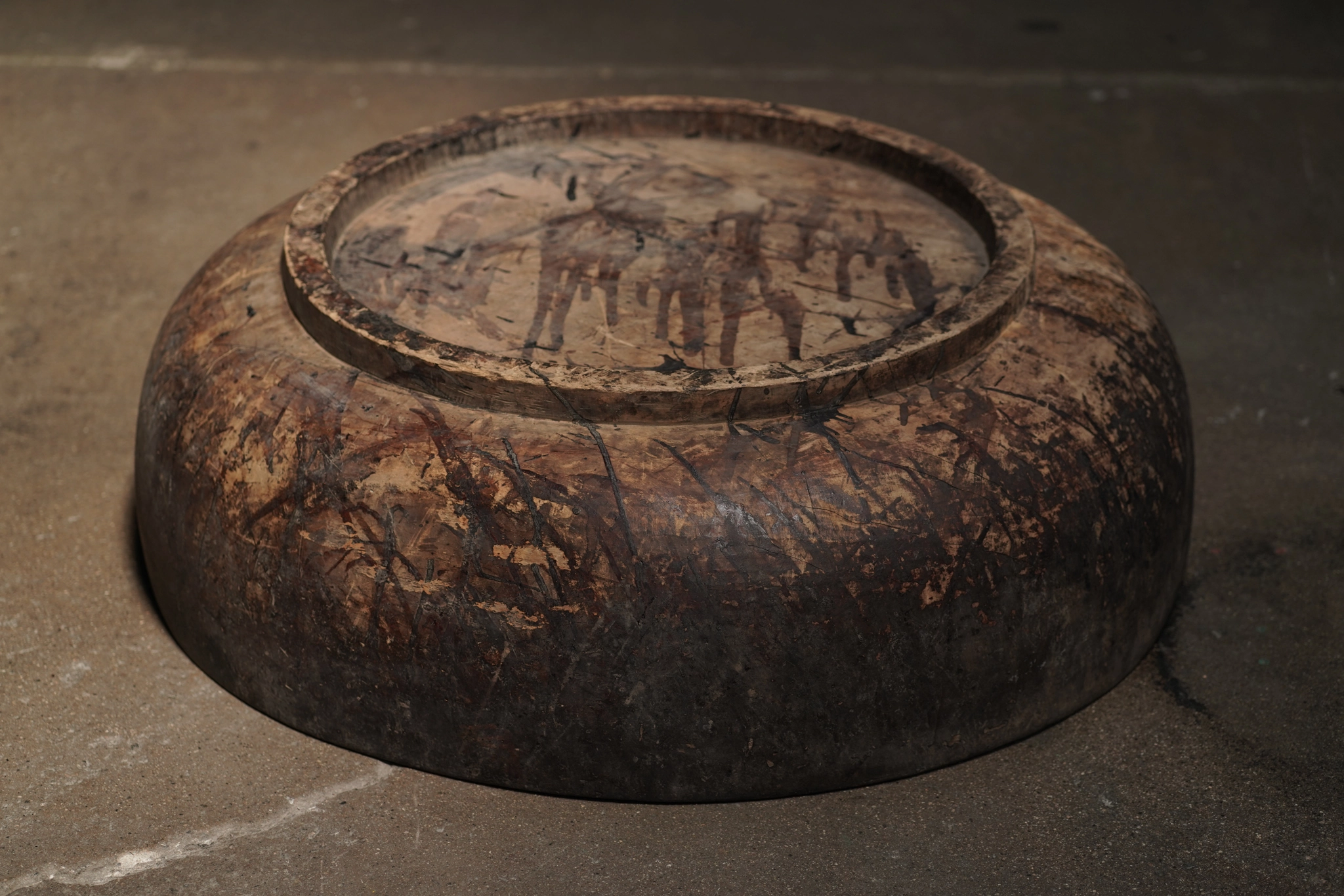 Black Low Round Coffee Table