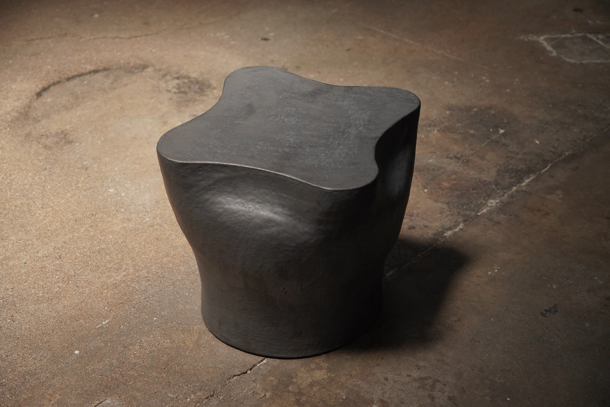 Clover Ceramic Side Table, Charcoal	